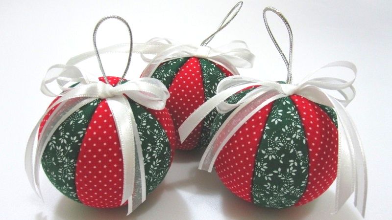 Artesanato de Natal em Tecido: Aprenda a Fazer Bolinhas com Retalhos