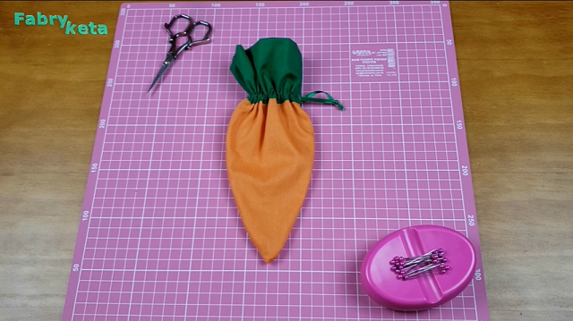 como fazer cenoura de tecido